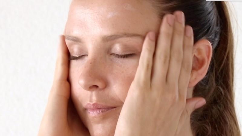2020-RESTORATIVE-MOISTURISER-UNBOXED.jpg